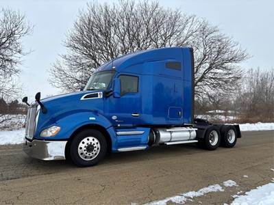 Kenworth T680 Sleeper Semi Truck - 76" Raised Roof Sleeper, Cummins 450HP, Manual