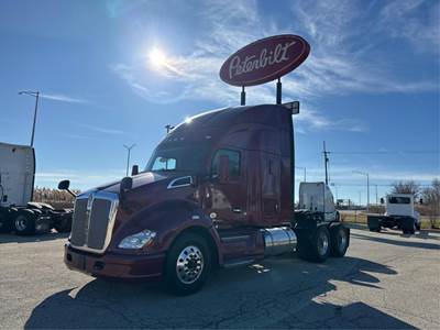 Kenworth T680 Sleeper Semi Truck - Paccar 405HP