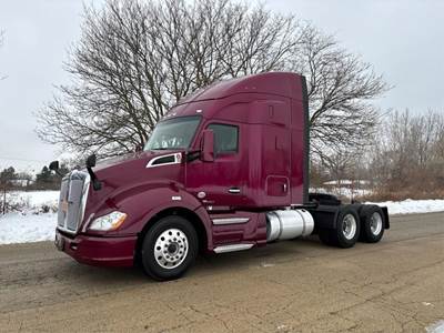 Kenworth T680 Sleeper Semi Truck - Paccar 405HP