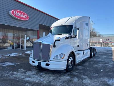 Kenworth T680 Sleeper Semi Truck - 76" Raised Roof Sleeper, Paccar 455HP, Automatic