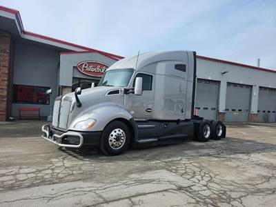 Kenworth T680 Sleeper Semi Truck - 76" Raised Roof Sleeper, Paccar 455HP, Automatic