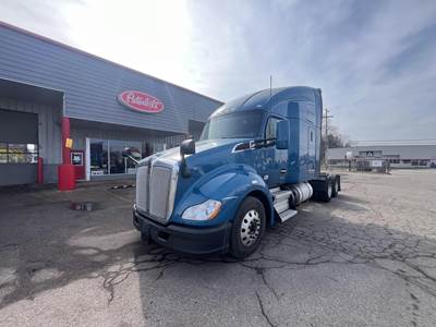 Kenworth T680 Sleeper Semi Truck - 76" Raised Roof Sleeper, Paccar 455HP, Automatic