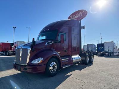 Kenworth T680 Sleeper Semi Truck - Paccar 405HP