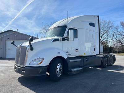 Kenworth T680 Sleeper Semi Truck - 76" Raised Roof Sleeper, Cummins 400HP, Automatic