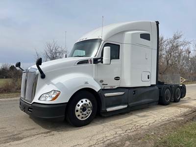 Kenworth T680 Sleeper Semi Truck - 76" Raised Roof Sleeper, Cummins 400HP, Automatic