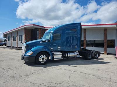 Kenworth T680 Sleeper Semi Truck - 76" Raised Roof Sleeper, Paccar 455HP, Automatic