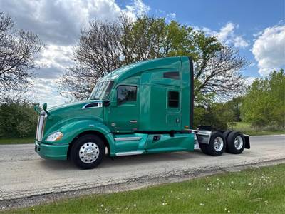 Kenworth T680 Sleeper Semi Truck - 76" Raised Roof Sleeper, Cummins 450HP, Automatic