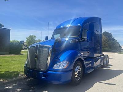 Kenworth T680 Sleeper Semi Truck - 76" Raised Roof Sleeper, Cummins 400HP, Automatic