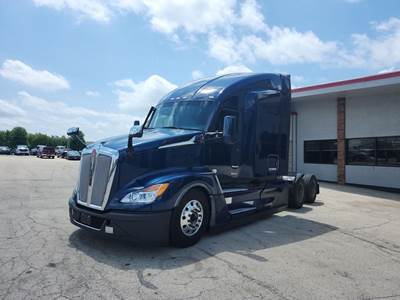 Kenworth T680 Sleeper Semi Truck - 76" Raised Roof Sleeper, Paccar 455HP, Automatic