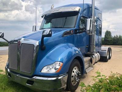 Kenworth T680 Sleeper Semi Truck - 76" Raised Roof Sleeper, Paccar 510HP, 13 Speed Automatic