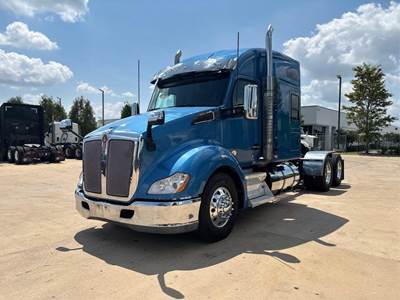 Kenworth T680 Sleeper Semi Truck - 76" Raised Roof Sleeper, Paccar 510HP, 13 Speed Automatic