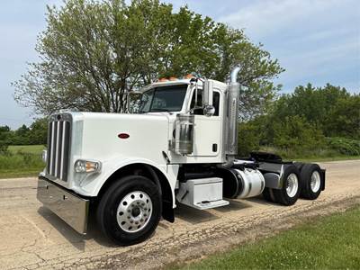 Peterbilt 389 Sleeper Semi Truck - Paccar 510HP, Manual