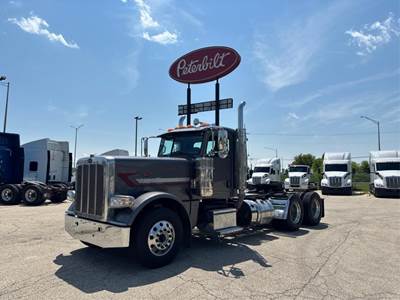 Peterbilt 389 Sleeper Semi Truck - Paccar 455HP