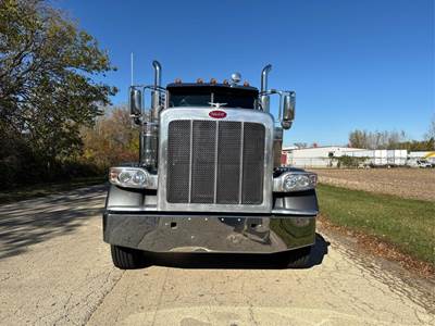 Peterbilt 389 Sleeper Semi Truck - Paccar 455HP, Manual