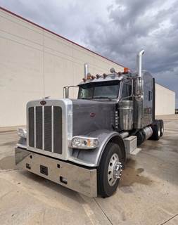 Peterbilt 389 Sleeper Semi Truck - Cummins 605HP, 18 Speed Manual