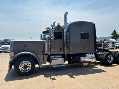Peterbilt 389 Sleeper Semi Truck - Cummins 605HP, 18 Speed Manual