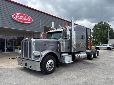 Peterbilt 389 Sleeper Semi Truck - Cummins 605HP, 18 Speed Manual