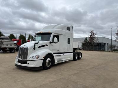 Peterbilt 579 Sleeper Semi Truck - 80" Raised Roof Sleeper, Paccar 455HP, Automatic