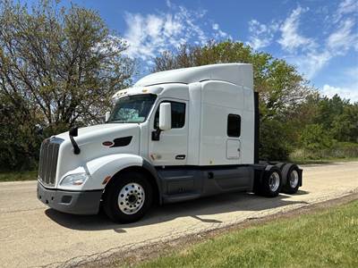 Peterbilt 579 Sleeper Semi Truck - 80" Raised Roof Sleeper, Paccar 455HP, Automatic