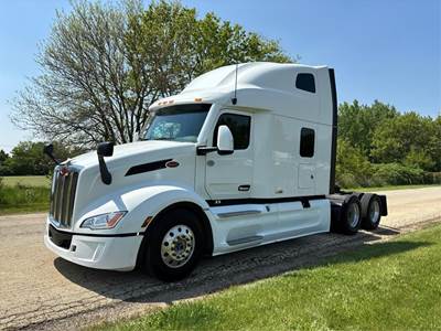 Peterbilt 579 Sleeper Semi Truck - 80" Raised Roof Sleeper, Cummins 450HP, Automatic