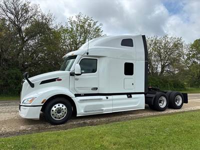 Peterbilt 579 Sleeper Semi Truck - 80" Raised Roof Sleeper, Cummins 450HP, Automatic