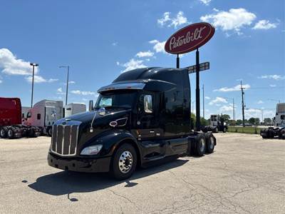 Peterbilt 579 Sleeper Semi Truck