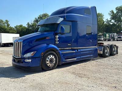 Peterbilt 579 Sleeper Semi Truck - 80" Raised Roof Sleeper, Cummins 500HP, Automatic