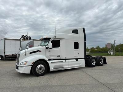 Peterbilt 579 Sleeper Semi Truck - 80" Raised Roof Sleeper, Cummins 450HP, Automatic