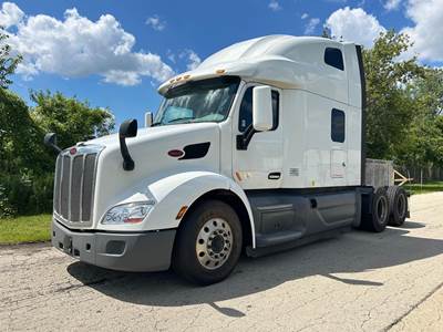 Peterbilt 579 Sleeper Semi Truck - 80" Raised Roof Sleeper, Paccar 455HP, Automatic