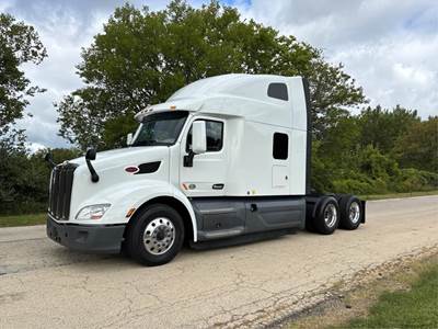 Peterbilt 579 Sleeper Semi Truck - 80" Raised Roof Sleeper, Paccar 455HP, Automatic