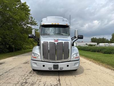 Peterbilt 579 Sleeper Semi Truck - 80" Raised Roof Sleeper, Cummins 450HP, Automatic
