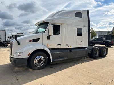 Peterbilt 579 Sleeper Semi Truck - 80" Raised Roof Sleeper, Paccar 455HP, Automatic
