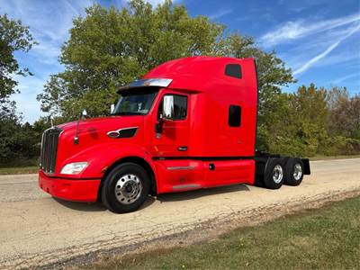Peterbilt 579 Sleeper Semi Truck - 80" Raised Roof Sleeper, Paccar 485HP, Automatic