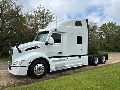 Peterbilt 579 Sleeper Semi Truck - 80" Raised Roof Sleeper, Cummins 450HP, Automatic