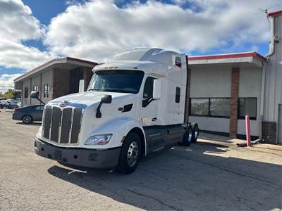 Peterbilt 579 Sleeper Semi Truck - 80" Raised Roof Sleeper, Cummins 450HP, Automatic