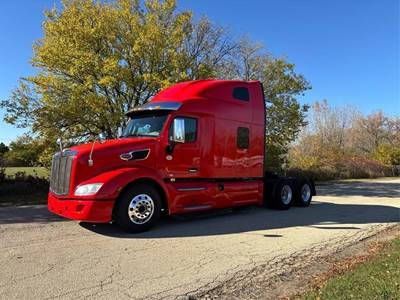 Peterbilt 579 Sleeper Semi Truck - 80" Raised Roof Sleeper, Paccar 485HP, Automatic