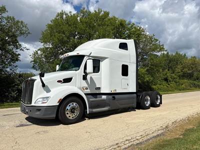 Peterbilt 579 Sleeper Semi Truck - 80" Raised Roof Sleeper, Paccar 455HP, Automatic
