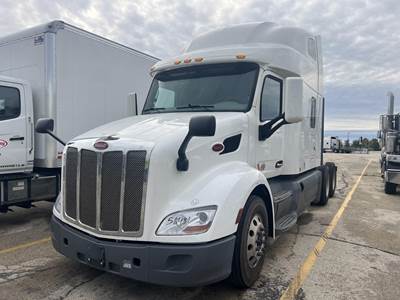 Peterbilt 579 Sleeper Semi Truck - 80" Raised Roof Sleeper, Paccar 455HP, Automatic