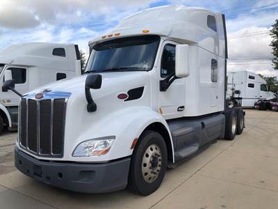 Peterbilt 579 Sleeper Semi Truck - 80" Raised Roof Sleeper, Paccar 455HP, Automatic