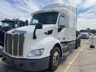 Peterbilt 579 Sleeper Semi Truck - 80" Raised Roof Sleeper, Paccar 455HP, Automatic