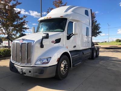 Peterbilt 579 Sleeper Semi Truck - 80" Raised Roof Sleeper, Paccar 455HP, Automatic