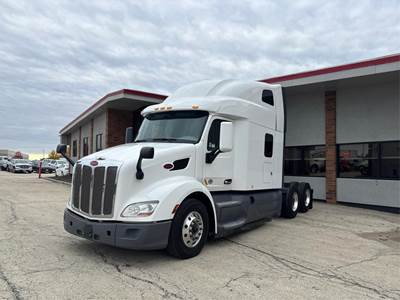 Peterbilt 579 Sleeper Semi Truck - 80" Raised Roof Sleeper, Paccar 455HP, Automatic