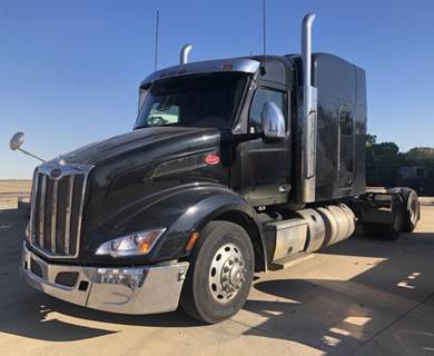 Peterbilt 579 Sleeper Semi Truck - 72" Raised Roof Sleeper, Paccar 510HP, Manual