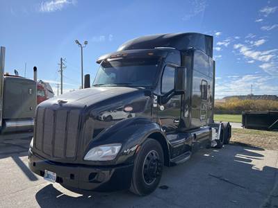 Peterbilt 579 Sleeper Semi Truck - 72" Raised Roof Sleeper, Paccar 455HP, Automatic