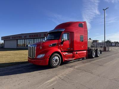 Peterbilt 579 Sleeper Semi Truck - 80" Raised Roof Sleeper, Paccar 485HP, Automatic