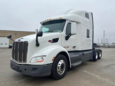 Peterbilt 579 Sleeper Semi Truck - 80" Raised Roof Sleeper, Paccar 455HP, Automatic