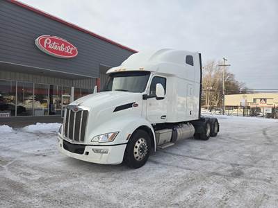 Peterbilt 579 Sleeper Semi Truck - 80" Raised Roof Sleeper, Paccar 455HP, Automatic