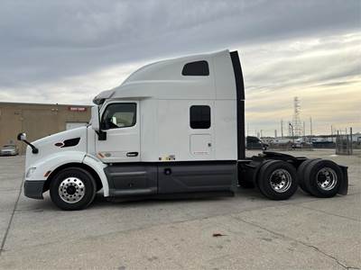 Peterbilt 579 Sleeper Semi Truck - 80" Raised Roof Sleeper, Paccar 455HP, Automatic