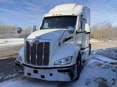 Peterbilt 579 Sleeper Semi Truck - 80" Raised Roof Sleeper, Cummins 450HP, Automatic