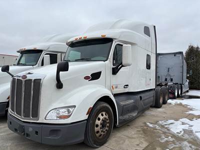 Peterbilt 579 Sleeper Semi Truck - 80" Raised Roof Sleeper, Cummins 450HP, Automatic